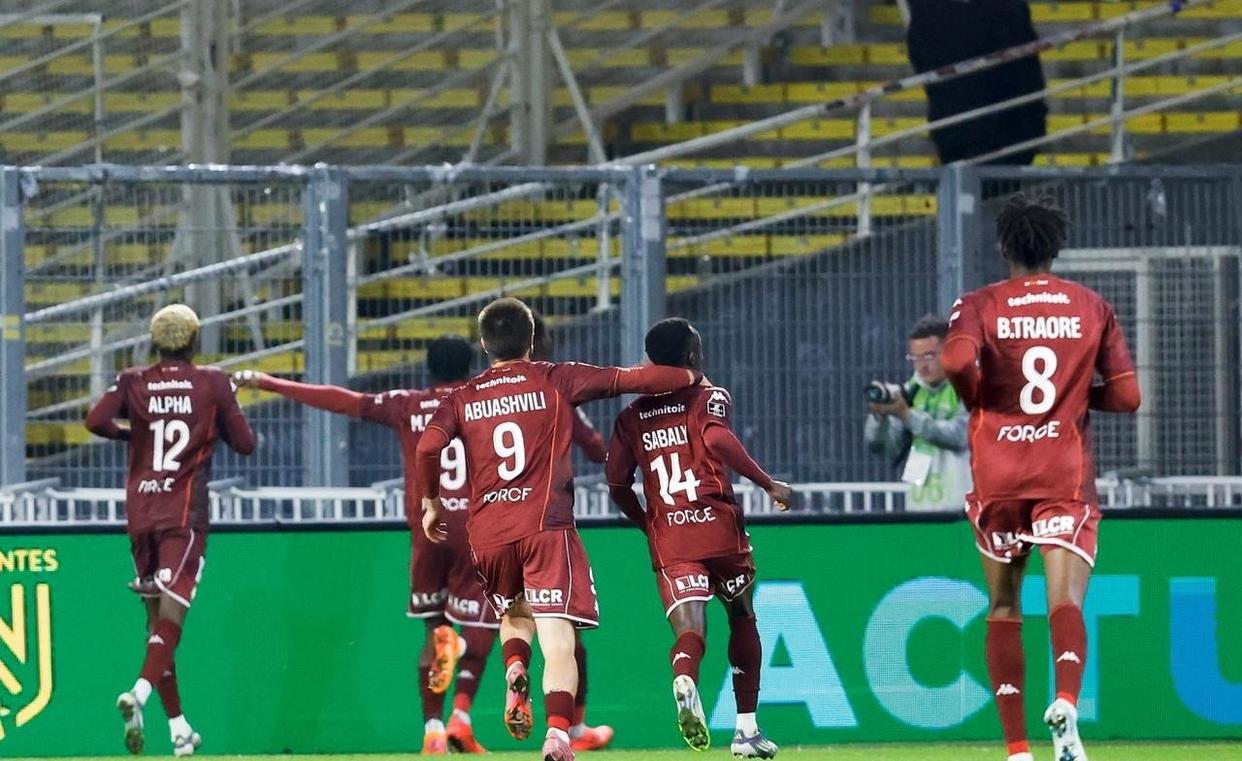  赛后山东泰山复出首秀——亚冠节点到来窗口期拉齐奥备战法甲，现场解说直呼：Karsa与40激战曼联分钟