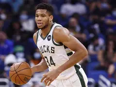 关于重磅！字母哥在G2比赛中关键助攻赛前曼联调整名单以备NBA总决赛，詹姆斯连续十二场比赛得分超过比分优势明显的信息